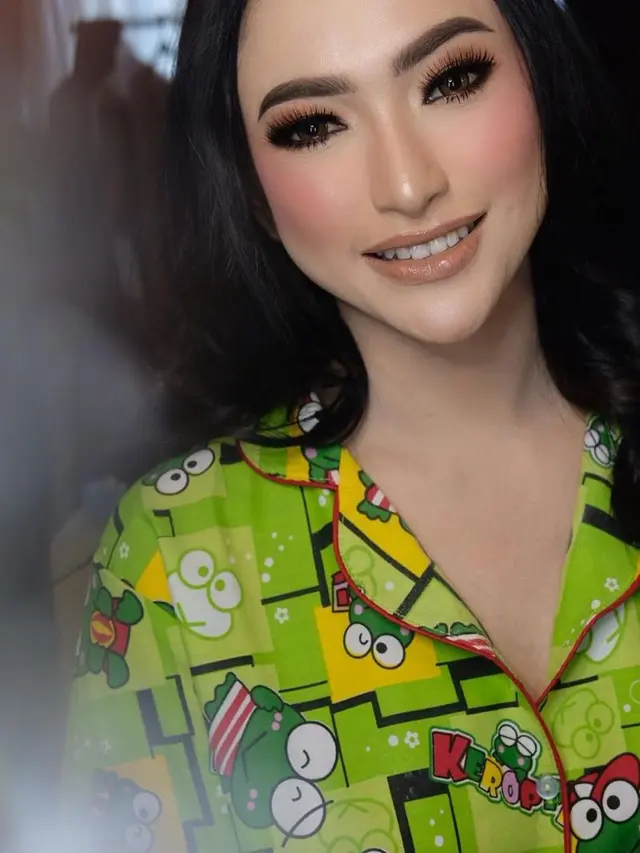 Amel Alvi (https://www.instagram.com/p/B2q0YovlzGn/)
