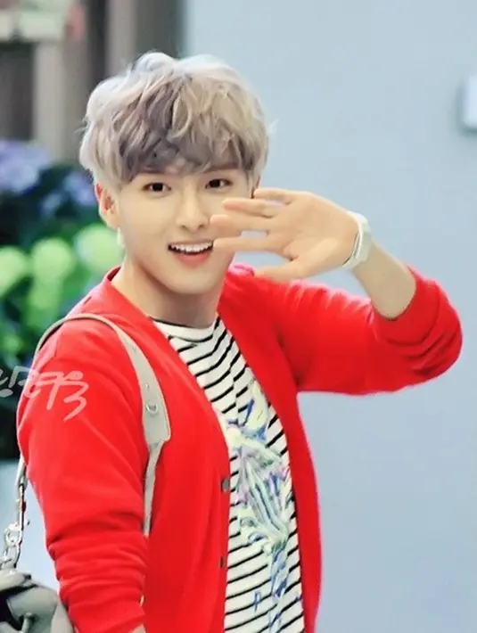 Jadwal Ryeowook untuk mengikuti wajib militer seharusnya sudah dilakukannya sejak lama, lantaran ada konser boybandnya ‘Super Junior’ yang sudah terjadwal ia menunda keberangkatan wajib militernya. (Instagram/kimryeowooksuju)