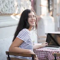 ilustrasi perempuan bekerja/Photo by Andrea Piacquadio from Pexels