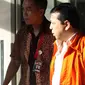 Tersangka kasus korupsi e-KTP Setya Novanto berjalan keluar seusai menjalani pemeriksaan di Gedung KPK, Jakarta, Jumat (24/11). Setnov menjalani pemeriksaan ketiga sebagai tersangka korupsi e-KTP. (Liputan6.com/Immanuel Antonius)