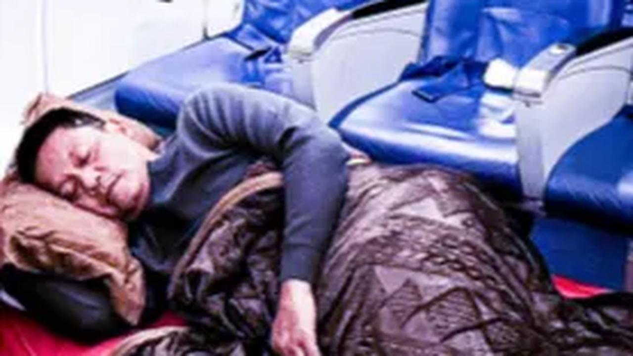 Senyaman Itu Potret Jenderal Bintang Dua Gelar Kasur di Dalam Pesawat, Komentar Henry Yoso jadi Sorotan