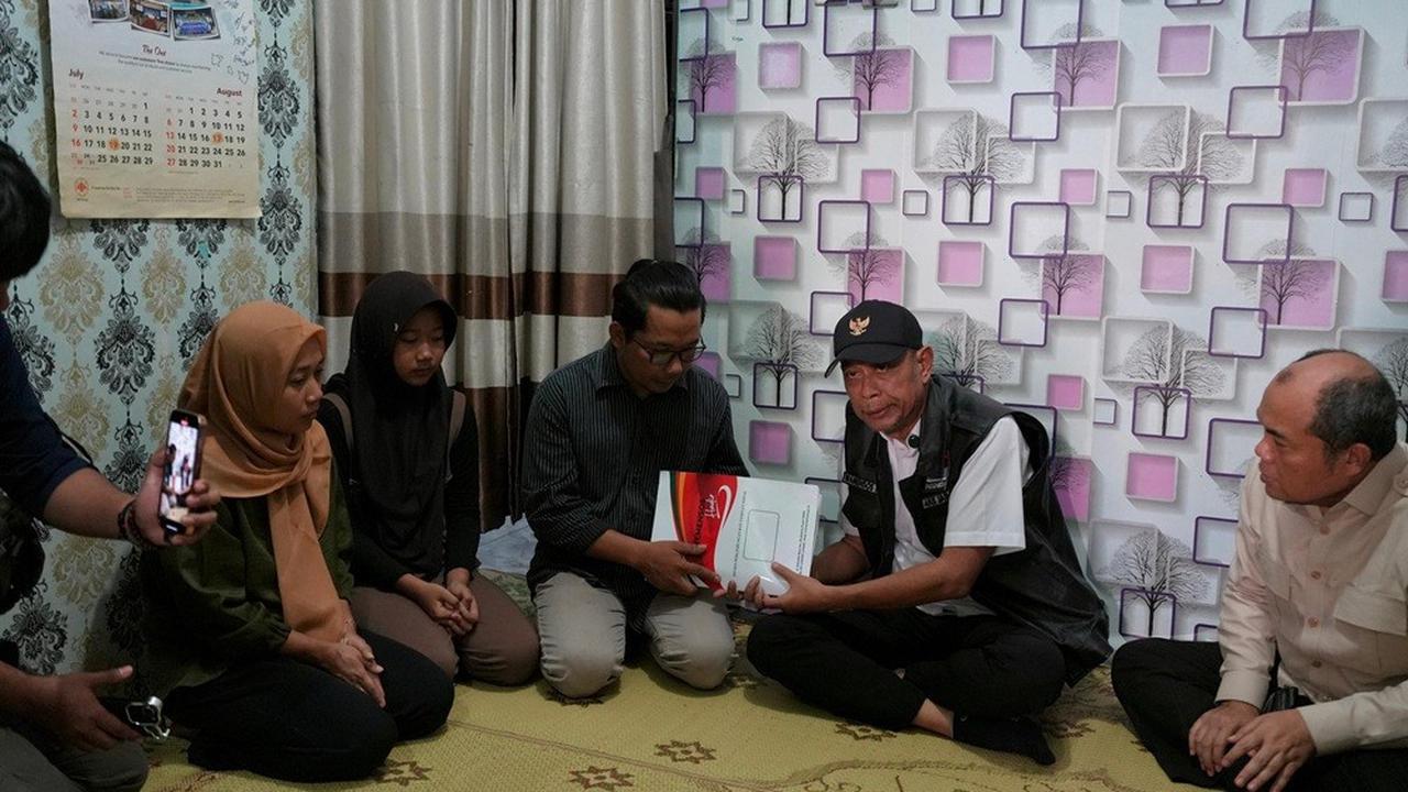 Wakil Menteri Sosial Agus Jabo Priyono takziah ke keluarga almarhum Rheza Sendy Pratama