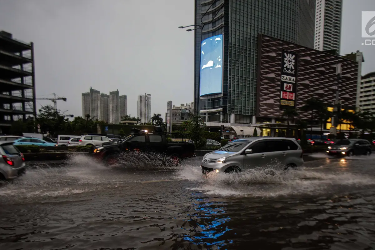 Jalan MH Thamrin Tak Luput dari Banjir