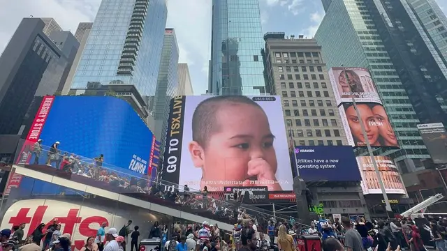Lama Tak Terlihat, Tatan Si Bocah Lucu Tiba-Tiba Muncul di Times Square ...