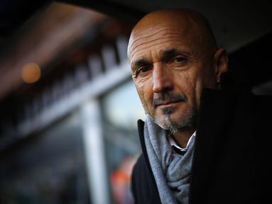 Pelatih AS Roma, Luciano Spalletti, saat pertandingan melawan Sampdoria pada laga lanjutan Seria A Italia di Stadion Luigi Ferraris, Genoa (29/01/2017). Luciano Spalletti resmi melatih Inter Milan. (AFP/Marco Bertorello)