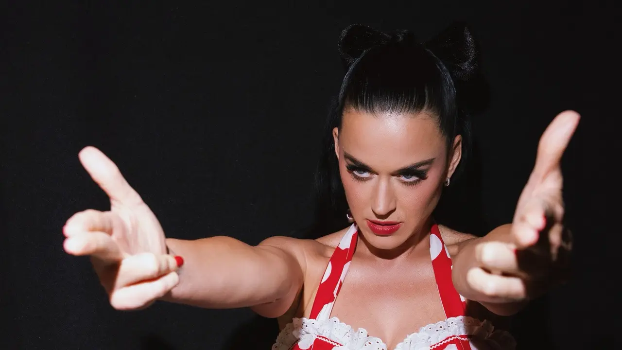 Katy Perry Pakai Gaun Lawas Saat Gelar Konser Amal, Tampil Nostalgic di Tur Amal 2026