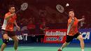 Tontowi Ahmad/Liliyana Natsir ganda campuran Indonesia dikalahkan oleh Zhang Nan/Zhao Yunlei di semifinal BCA Indonesia Open Premier Super Series 2015 di Istora Senayan Jakarta. (Peksi Cahyo/Bola.com)