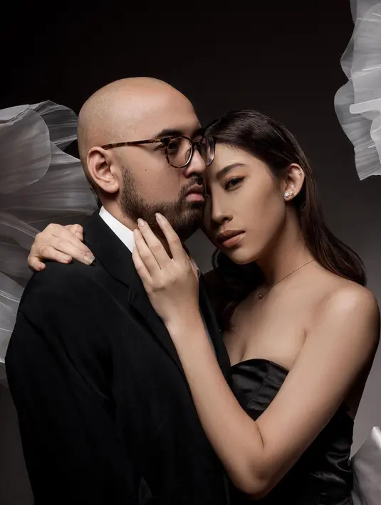 Tak heran jika Novita Yumi menyuguhkan pose-pose memikat. Ia sendiri merupakan seorang model. [Instagram @nvtyumi]