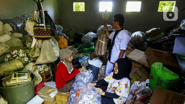 Ubah Paradigma Masyarakat Lewat Bank Sampah