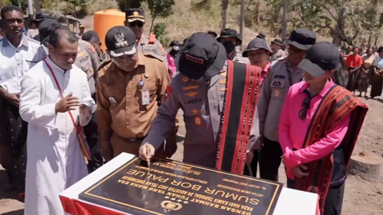 sumbangan sumur bor kapolri di ntt