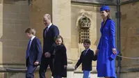 Pangeran George, Pangeran William, Putri Charlotte, Pangeran Louis, dan Kate Middleton. (Yui Mok/Pool via AP)