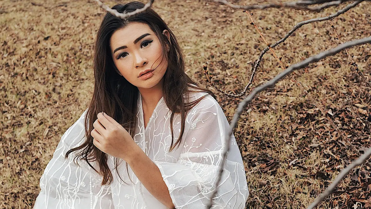 [Bintang] Bergaya Aesthetic, Anastasia Siantar Tunjukkan Cara Aplikasikan Oversized Outfit