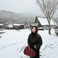 Intip penampilan Prilly Latuconsina saat nikmati turunnya salju di Jepang. [@prillylatuconsina96].