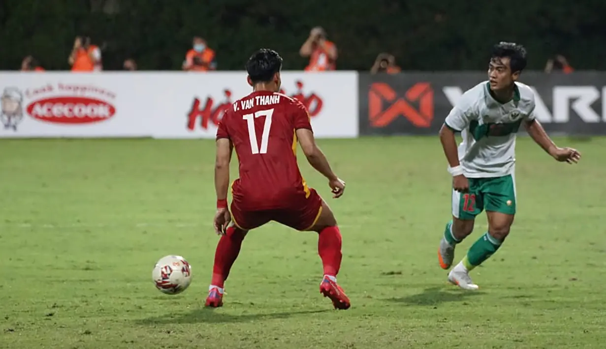 Hingga laga usai, Vietnam tetap tak mampu mendobrak pertahanan yang digalang Pratama Arhan dan kawan-kawan. Vietnam harus puas bermain imbang 0-0 dengan Indonesia. (Dok. PSSI)