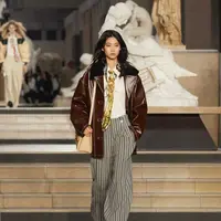 Fashion show Louis Vuitton di Paris Fashion Week 2022, dibuka oleh Bintang Squid Game, Hoyeon/dok. Instagram @louisvuitton