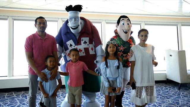Oka Antara Boyong Keluarga Naik Kapal Pesiar Ala Hotel Transylvania 3 Showbiz Liputan6 Com Maaf kami tidak mengizinkan anda melihat isi halaman ini. oka antara boyong keluarga naik kapal