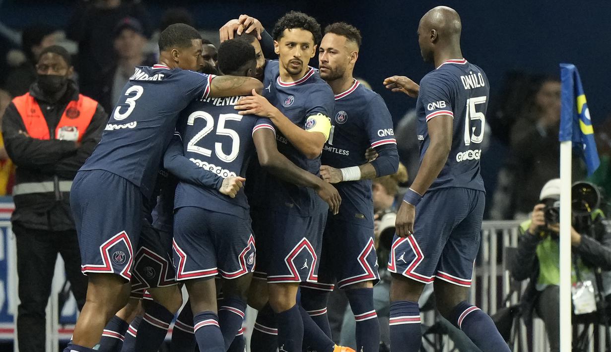 PSG mampu mempertahankan keunggulan 2-1 hingga laga usai. Berkat kemenangan ini PSG berhasil memperlebar jarak dengan Marseille menjadi 15 poin dan semakin dekat untuk memastikan meraih gelar Ligue-1 musim ini yang tinggal menyisakan 6 laga lagi. (AP/Francois Mori)