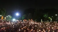Lilin dukungan untuk Basuki Tjahaja Purnama atau Ahok di Tugu Proklamasi, Jakarta (Liputan6.com/ Devira Prastiwi)