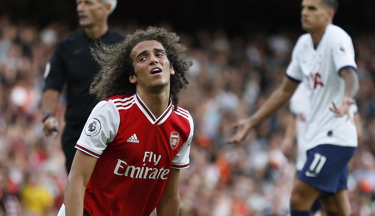 Matteo Guendouzi awalnya merupakan pemain andalan Arteta. Namun, semua berubah ketika insiden Guendouzi mencekik Neil Maupay saat Arsenal kalah 2-1 atas Brighton pada musim 2019/20. Ia dihukum dengan melakukan latihan terpisah dan pada musim berikutnya dipinjamkan ke Herta Berlin. (AFP/Ian Kington)