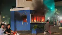Pos Polisi di Bawah Flyover Slipi Dibakar Massa