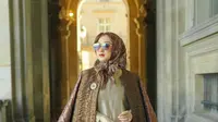 6 Gaya OOTD Hijab ala Dian Pelangi Saat di Paris, Inspirasi Outfit Liburan Kekinian