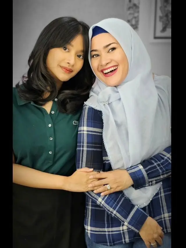 9 Potret Kebersamaan Ikke Nurjanah dan Putrinya, Kompak dan Penuh Kasih Sayang