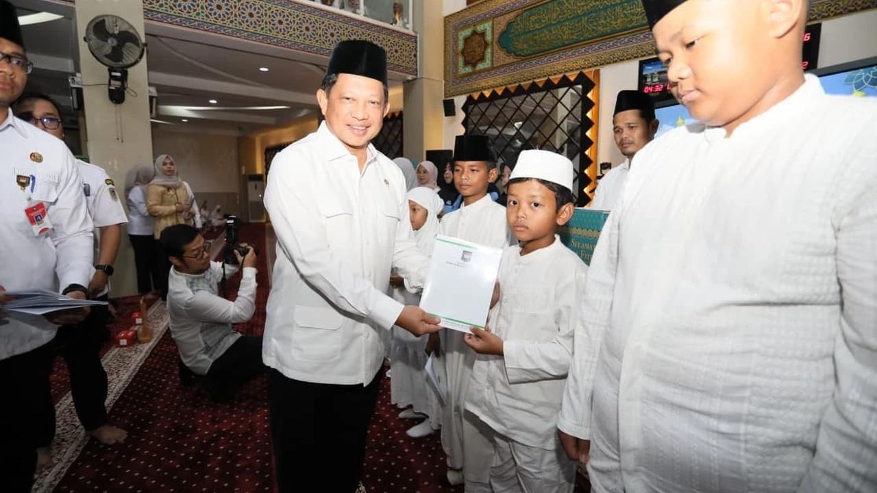 Mendagri Tito Karnavian saat acara buka bersama dan ceramah agama di Masjid An-Nuur Kantor Pusat Kemendagri