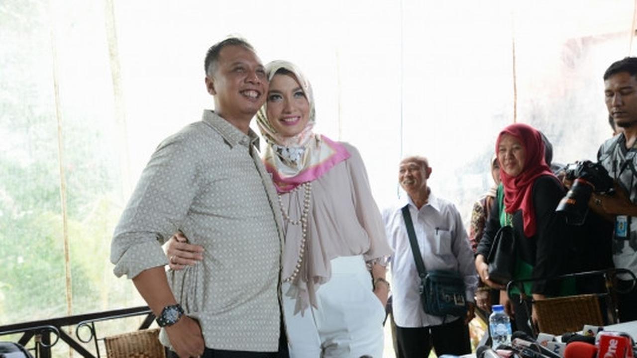 Didampingi suami, Arzetty klarifikasi penggerebekan di Hotel Arjuna