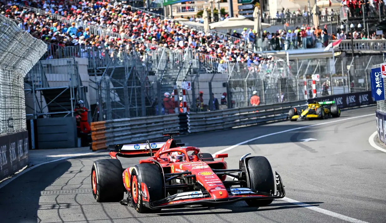 Insiden kecelakaan sempat mewarnai balapan F1 GP Monaco 2024 di lap pertama selepas start. (NICOLAS TUCAT/AFP)