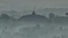 Pemandangan Candi Borobudur saat pagi hari dari Punthuk Setumbu, Magelang, Jawa Tengah, Jumat (19/10). Dari Punthuk Setumbu tempat ini wisatawan bisa melihat kemegahan Candi Borobudur. (Liputan6.com/Herman Zakharia)