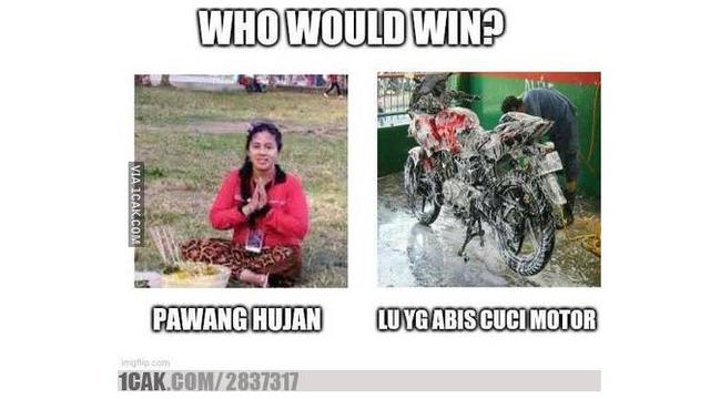 5 Meme Kocak Orang Cuci Motor, Sedih Kalau Hujan