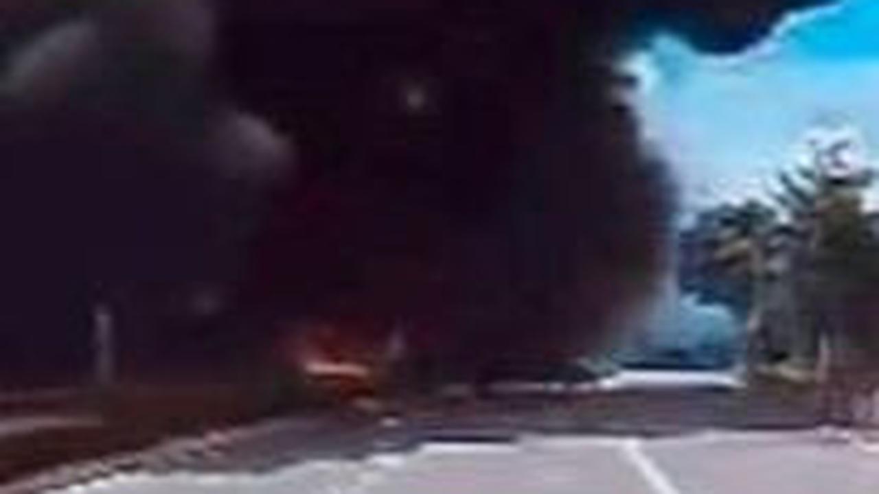 VIDEO: Detik-Detik Mengerikan Pesawat Jet Meledak Jatuh di Jalan Raya Malaysia