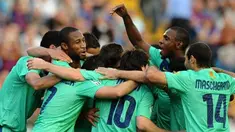 Para pemain Barcelona merayakan keberhasilan mereka menjuarai La Liga musim ini meski hanya bermain imbang 1-1 versus Levante di Estadi Ciutat de Valencia, 11 Mei 2011. AFP PHOTO/JOSE JORDAN