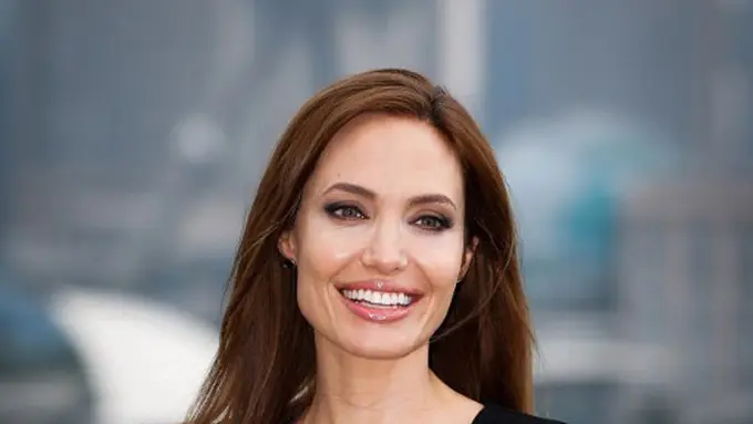 [Bintang] Angelina Jolie