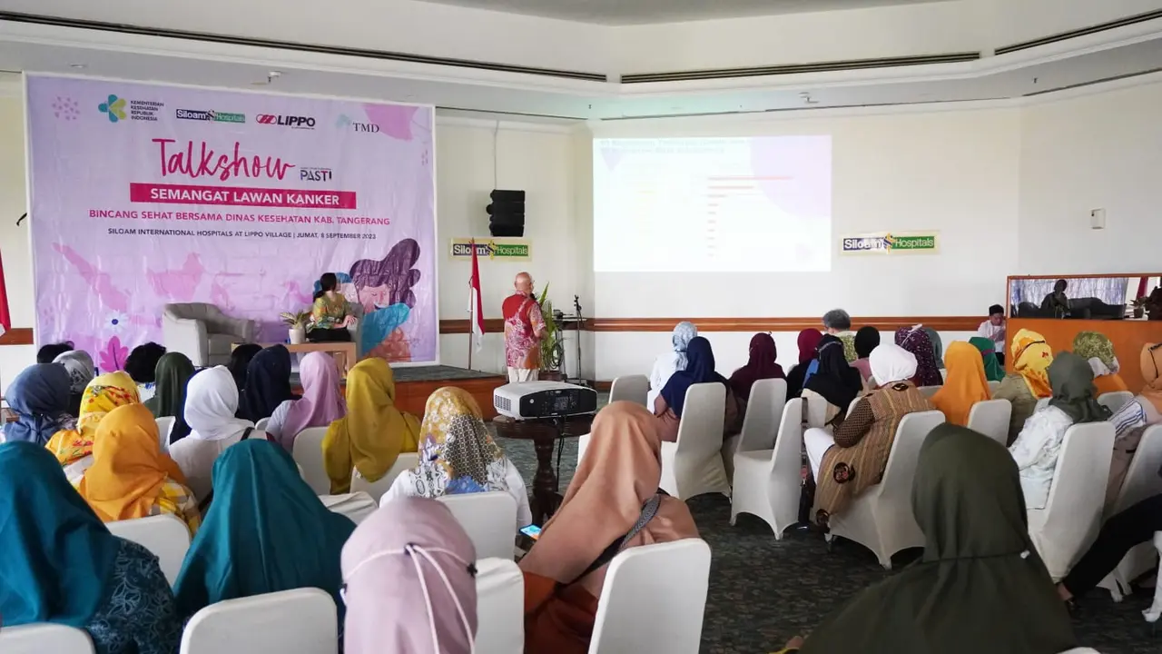 PT Siloam International Hospitals Tbk menggelar sosialisasi serta melaksanakan layanan skrining kanker payudara untuk wanita pekerja informal yang memiliki keterbatasan akses, yang berasal dari beberapa kecamatan di sekitar kawasan Lippo Village.