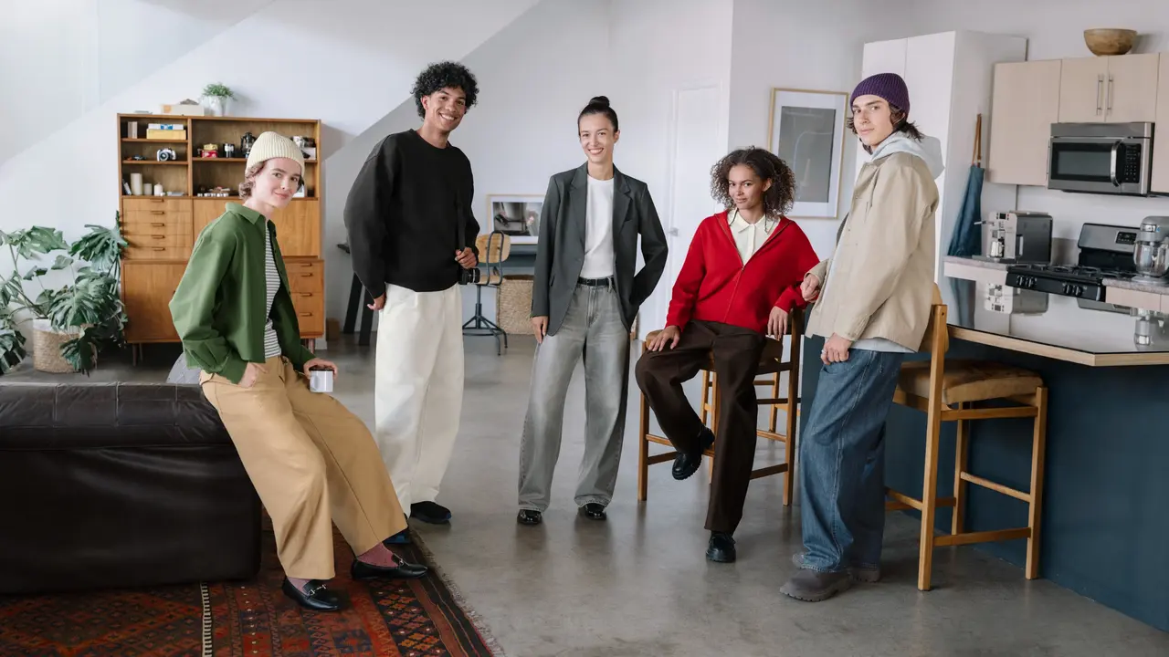 Barrel Pants UNIQLO, Rahasia Gaya Effortlessly Chic untuk Berbagai Aktivitas