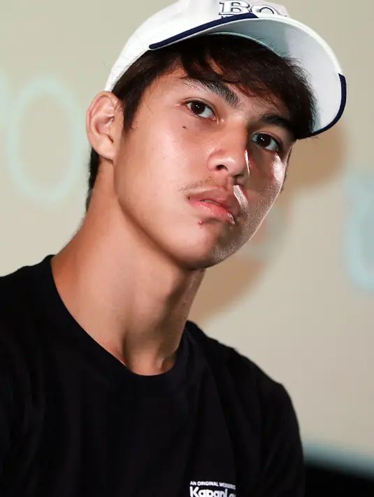 "Enggak tahu (komentarnya) ya. Belum sempat izin, jadi belumm komentar apa-apa. Biasanya kan kalau ada kerjaan dari manajer langsung ke saya. Tapi kayaknya sudah tahu sih, cuma belum komentar saja," tandas El Rumi. (Deki Prayoga/Bintang.com)