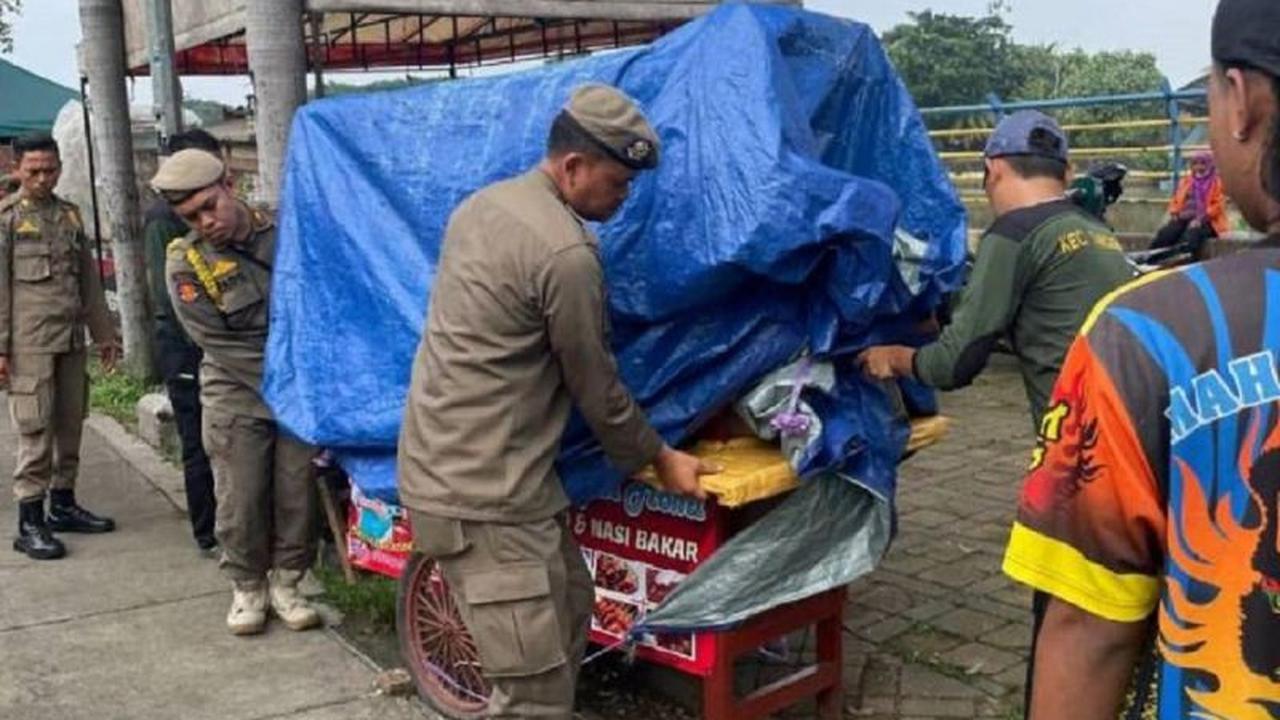 Satpol PP Kota Tangerang Tertibkan PKL Sepanjang Cisadane, Jaga Kebersihan dan Ketertiban Umum