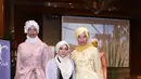 Selain itu, styling yang sudah ternama biasanya mematok tarif USD 8 ribu atau sekitar Rp 106 juta untuk show satu hari dibayar cash. Untuk model, biasanya setiap agensi memiliki patokan tarif yang berbeda. (Nurwahyunan/Bintang.com)