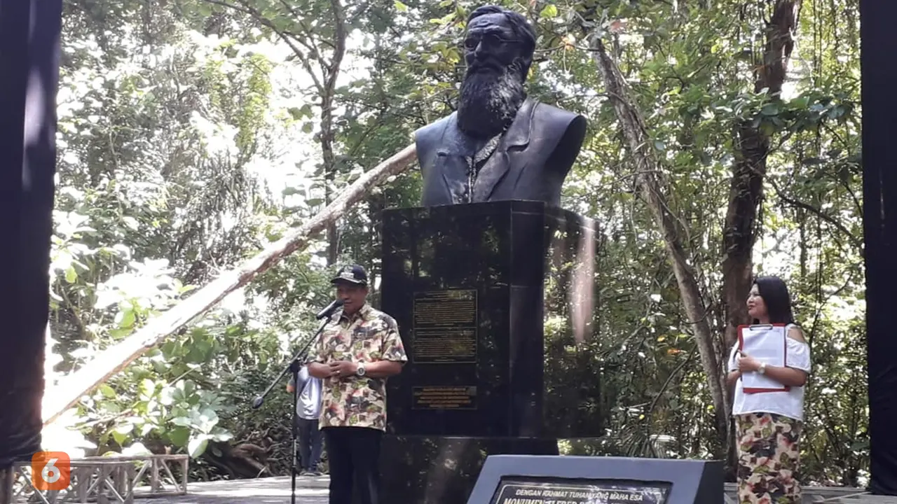 Patung Alfred Russel Wallace