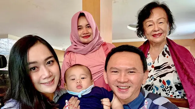 Ahok dan keluarga. (Foto: Instagram @btpnd)