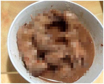 Semangkuk tikus rebus, menu sarapan Miss Chen sebelum kerja. | Foto: copyright dailymail.co.uk