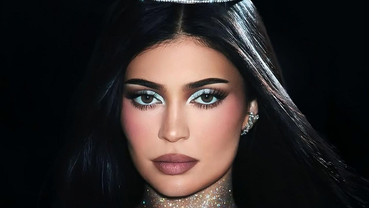 Proses Kreatif Rinaldy Yunardi Rancang Mahkota untuk Kylie Jenner, Tak ...