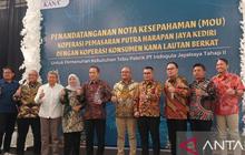 Kemenkop Kucurkan Pinjaman Lunak Rp17 Miliar untuk Koperasi di Kediri Dorong Sektor Produksi