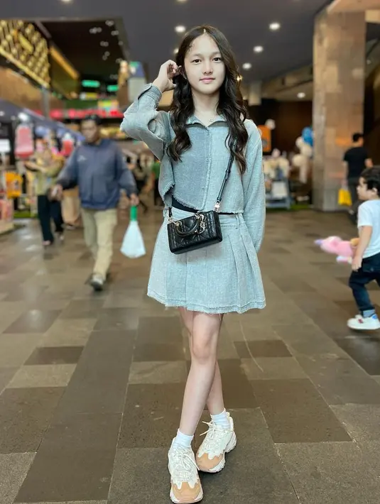 <p>Elea yang tumbuh menjadi seorang gadis remaja yang cantik jelita pun membuat sang ayah ketar-ketir. [Instagram/andhiiikapratama]</p>