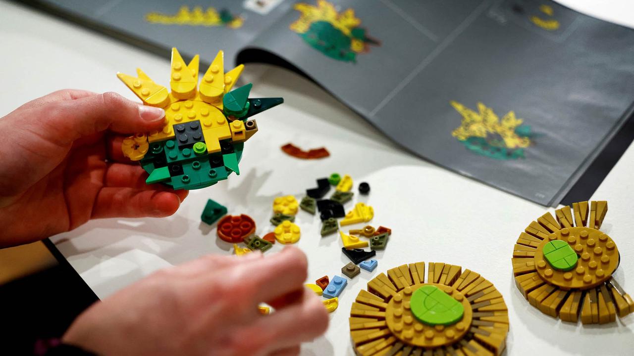 FOTO: Membuat Lukisan Bunga Matahari Van Gogh dengan Lego
