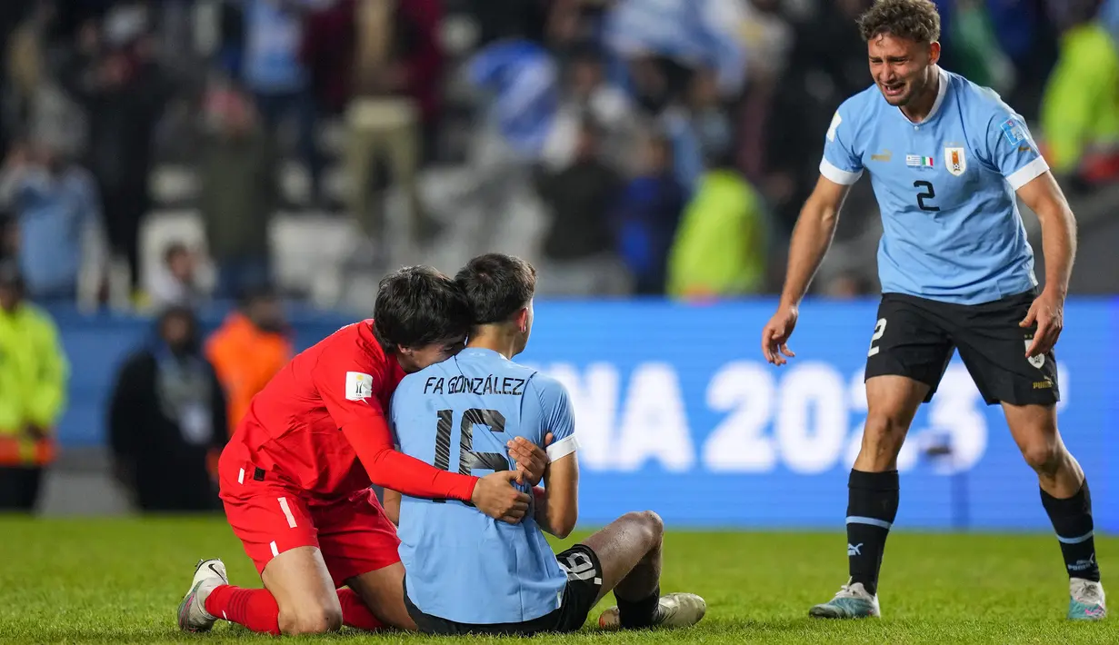 Selebrasi para pemain Timnas Uruguay U-20 setelah mengalahkan Italia 1-0 pada laga final Piala Dunia U-20 2023 di Unico Diego Armando Maradona Stadium, La Plata, Argentina, Senin (12/6/2023) dini hari WIB. (AP Photo/Natacha Pisarenko)