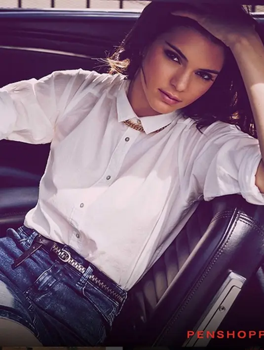 Rupanya, postingan foto tersebut berkaitan dengan merek Calvin Klein yang mendapuk Kendall Jenner menjadi model iklan celana panjangnya. (Via Instagram/@Kendalljenner)