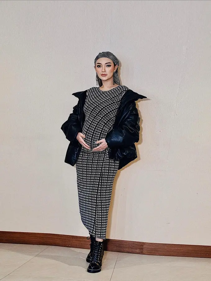 Gaya Hamil Zaskia Gotik