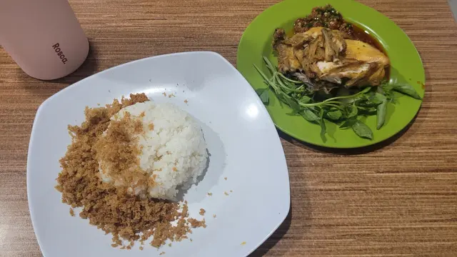 Suasana kantin karyawan di Plaza Indonesia, Thamrin, Jakarta Pusat. (Liputan6.com/Drey)